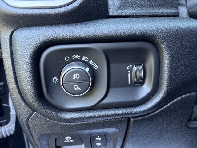 2022 RAM 1500 Big Horn Quad Cab 4x2 6'4" Box