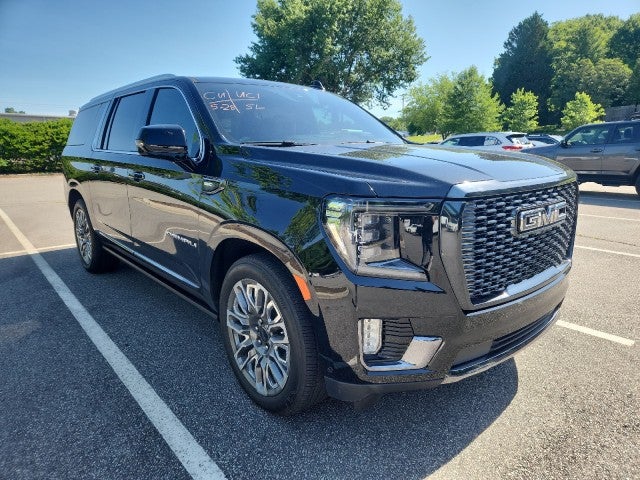 2023 GMC Yukon Denali Ultimate AWD's photo