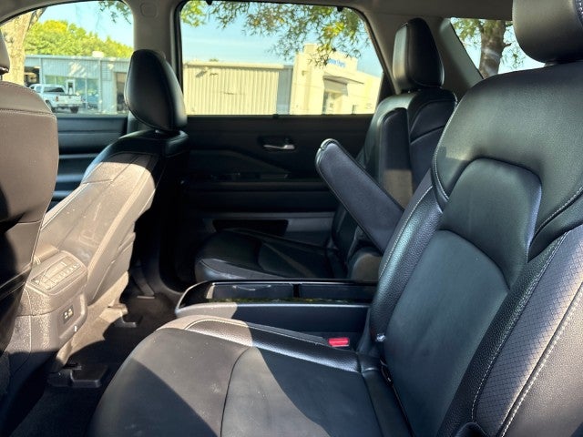 2023 Nissan Pathfinder SL FWD