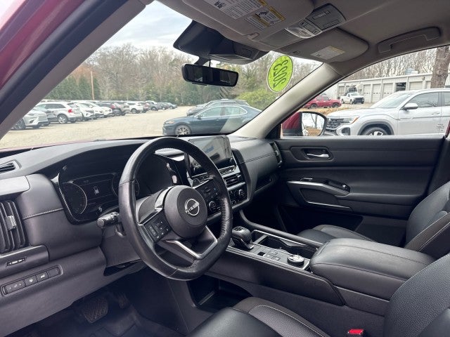 2023 Nissan Pathfinder SL 4WD