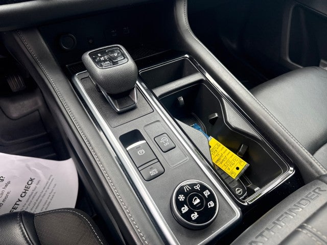 2023 Nissan Pathfinder SL 4WD