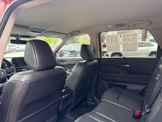2023 Nissan Pathfinder SL 4WD