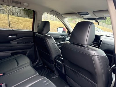 2023 Nissan Pathfinder SL 4WD