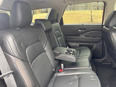 2023 Nissan Pathfinder SL 4WD