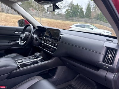 2023 Nissan Pathfinder SL 4WD