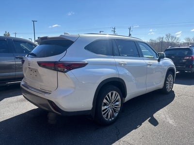 2024 Toyota Highlander LE