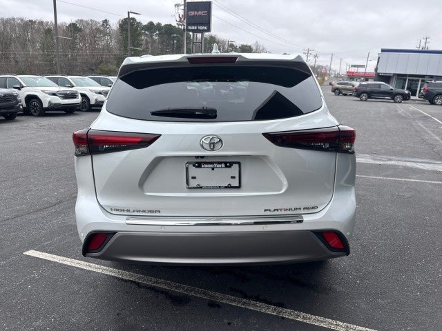 2024 Toyota Highlander LE