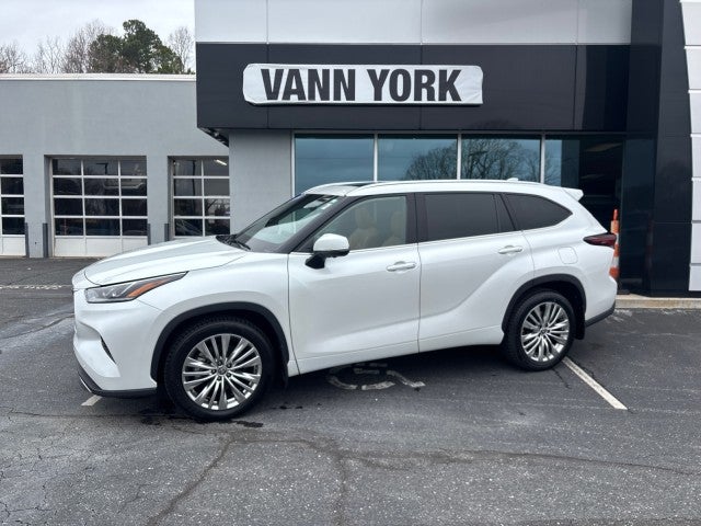 2024 Toyota Highlander LE