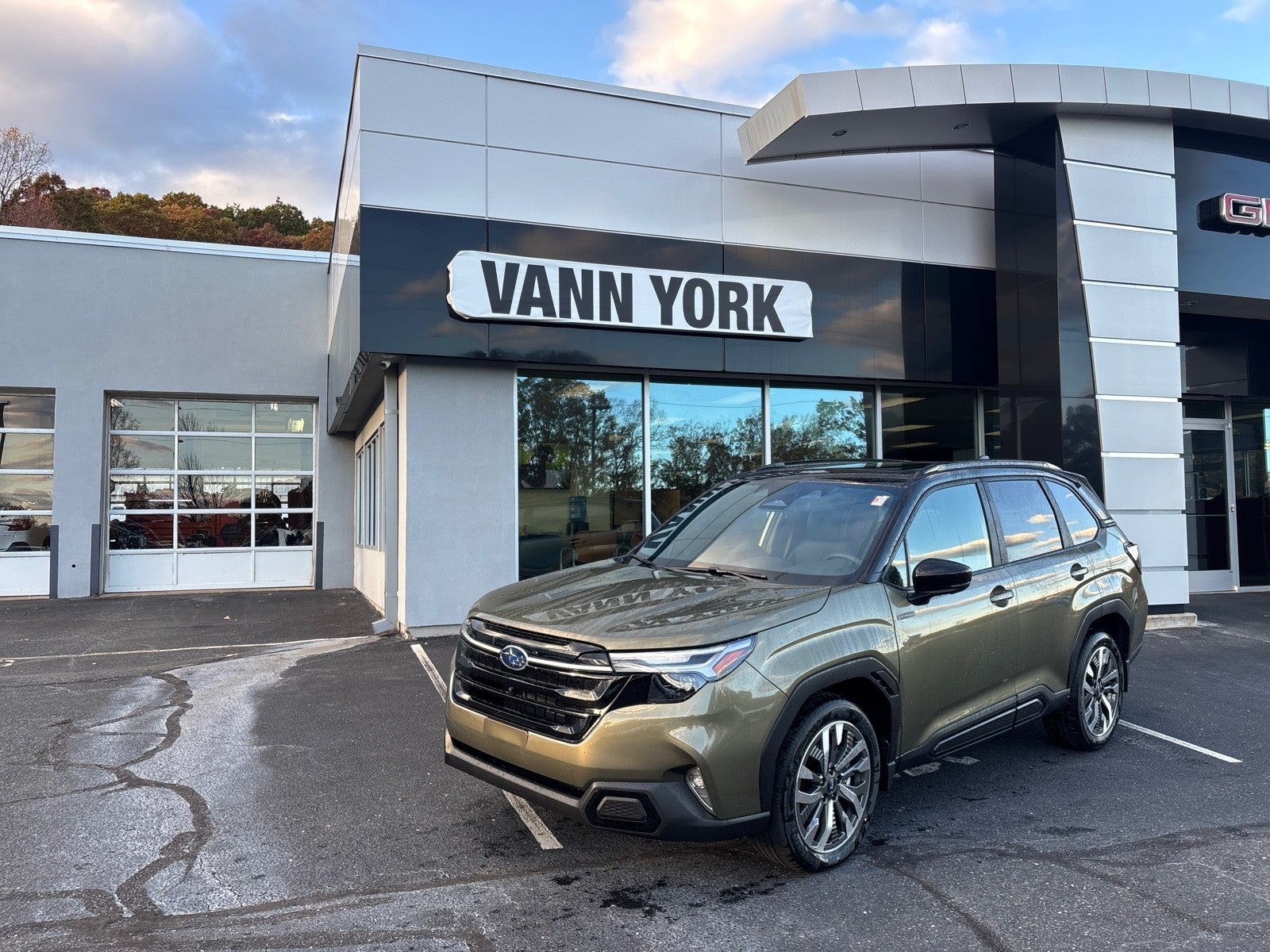 2025 Subaru FORESTER Touring Hybrid