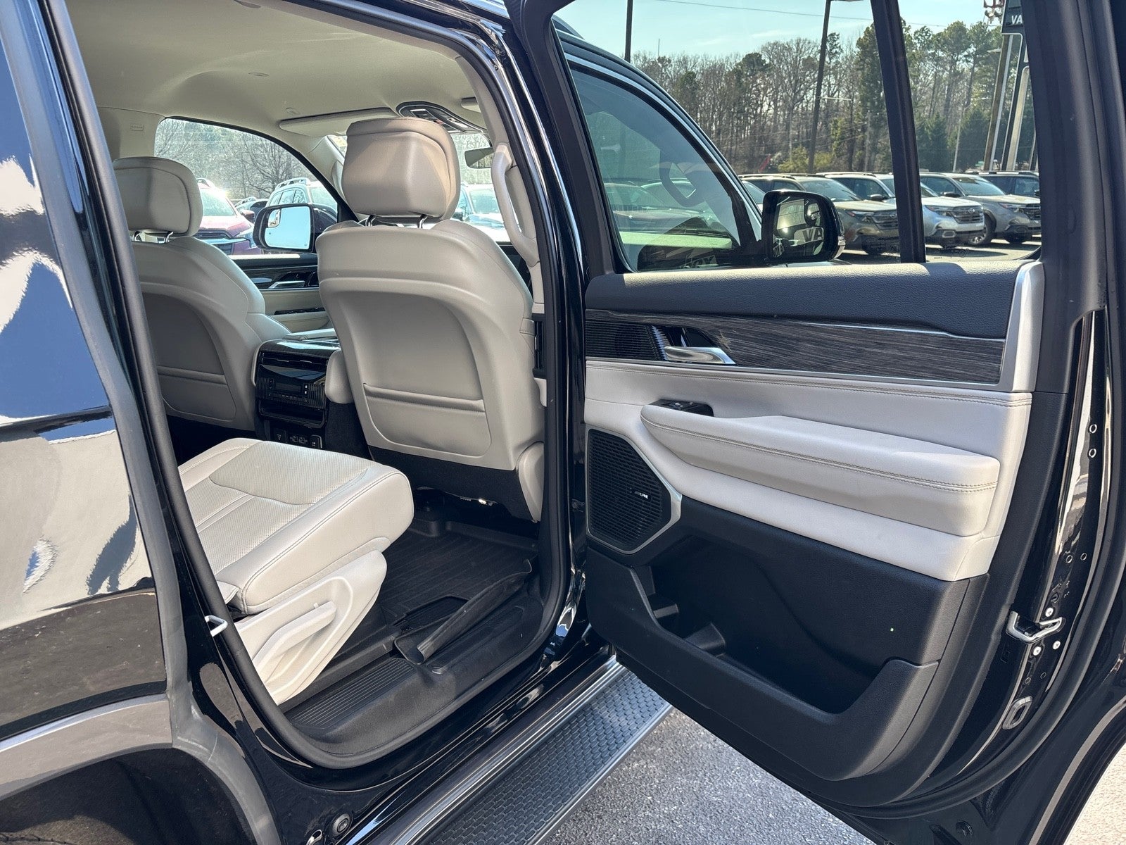 2022 Jeep Wagoneer Series III