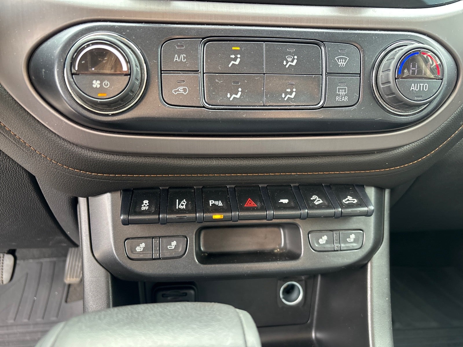 2021 GMC Canyon 4WD AT4 w/Leather