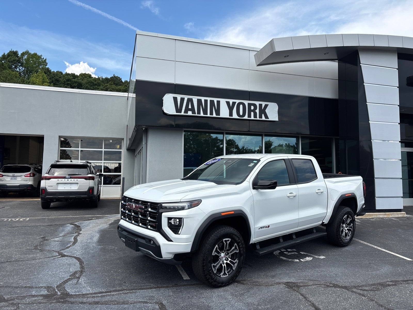 2025 GMC Canyon 4WD AT4