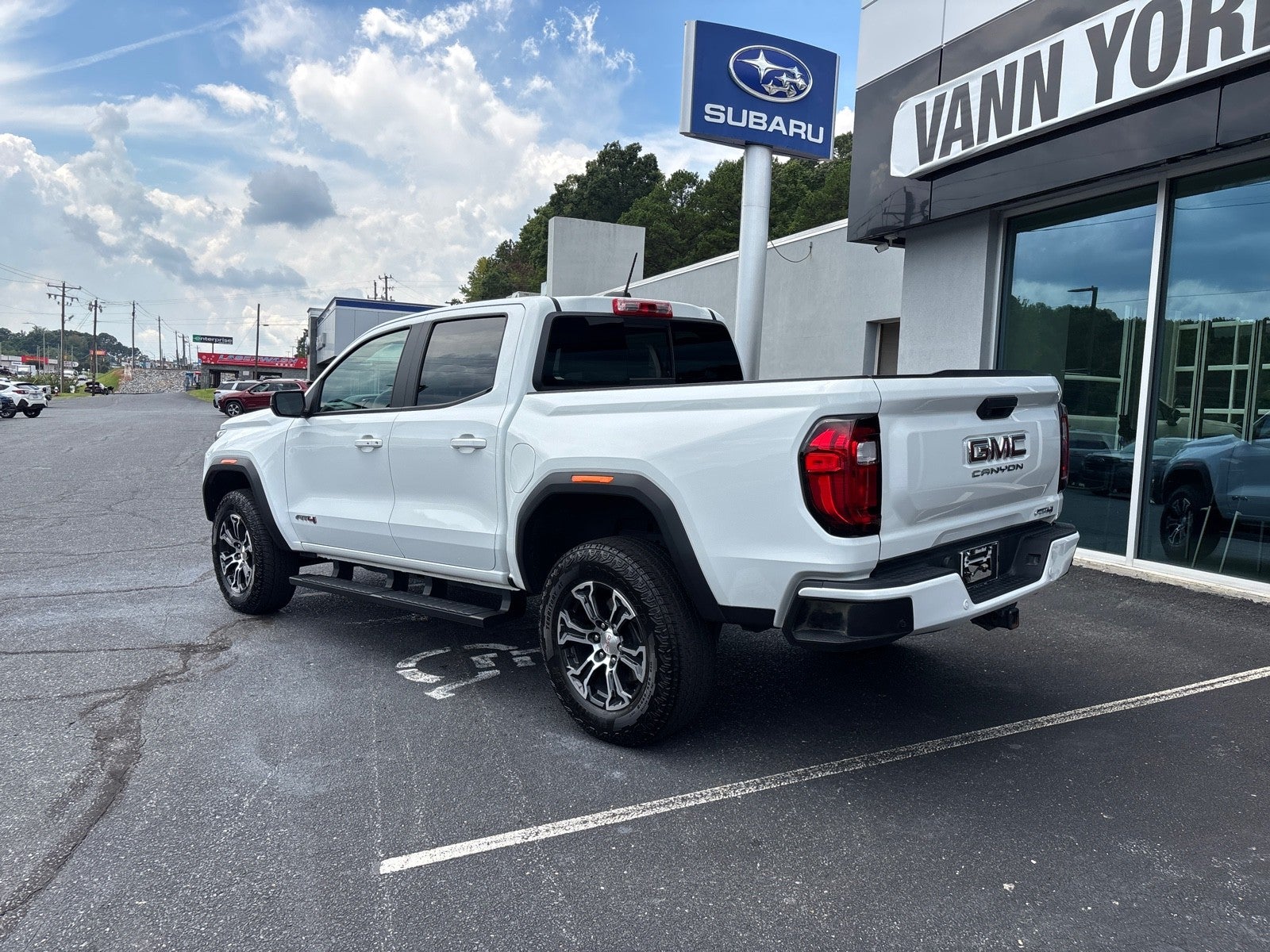 2025 GMC Canyon 4WD AT4