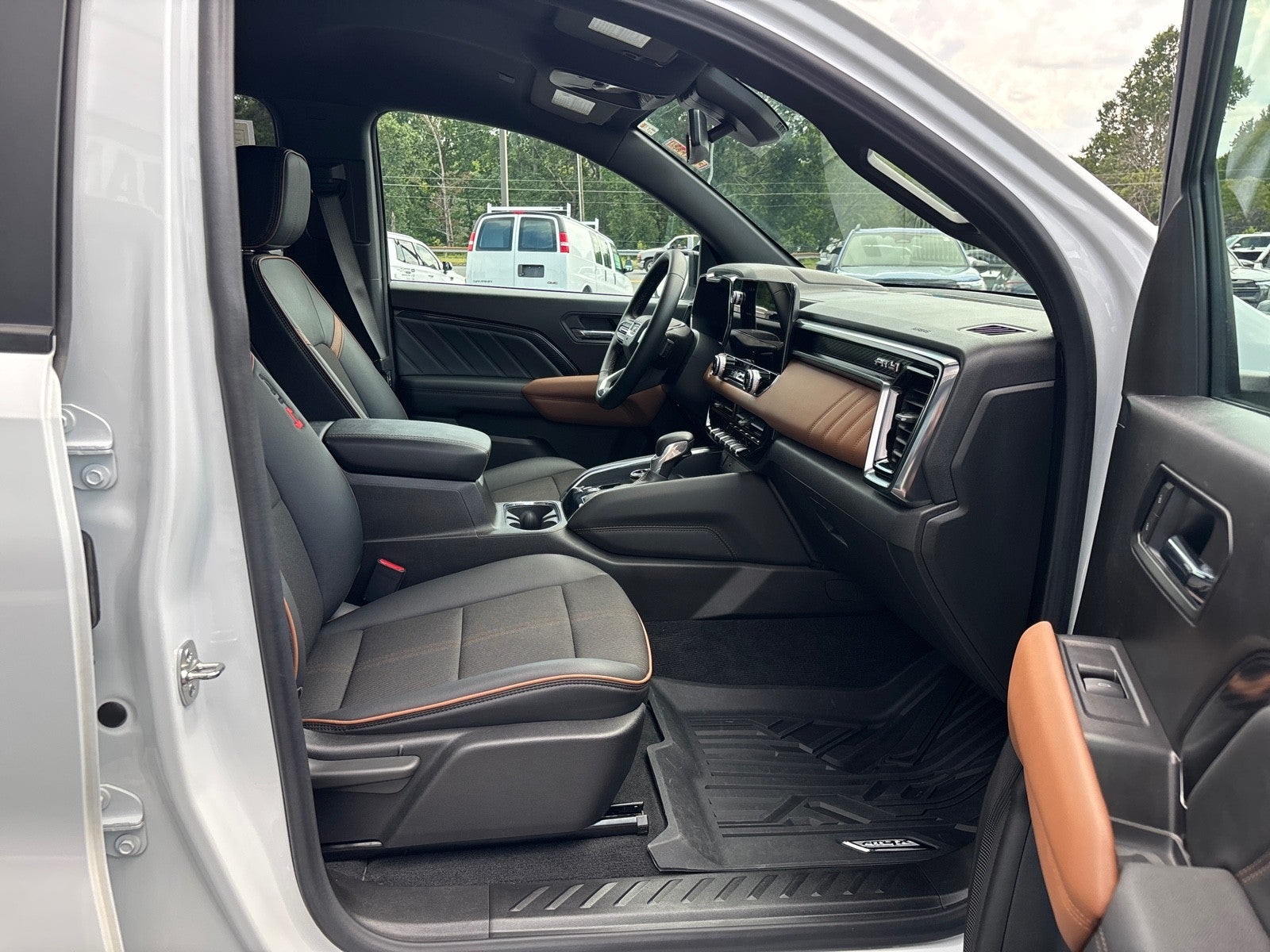 2025 GMC Canyon 4WD AT4