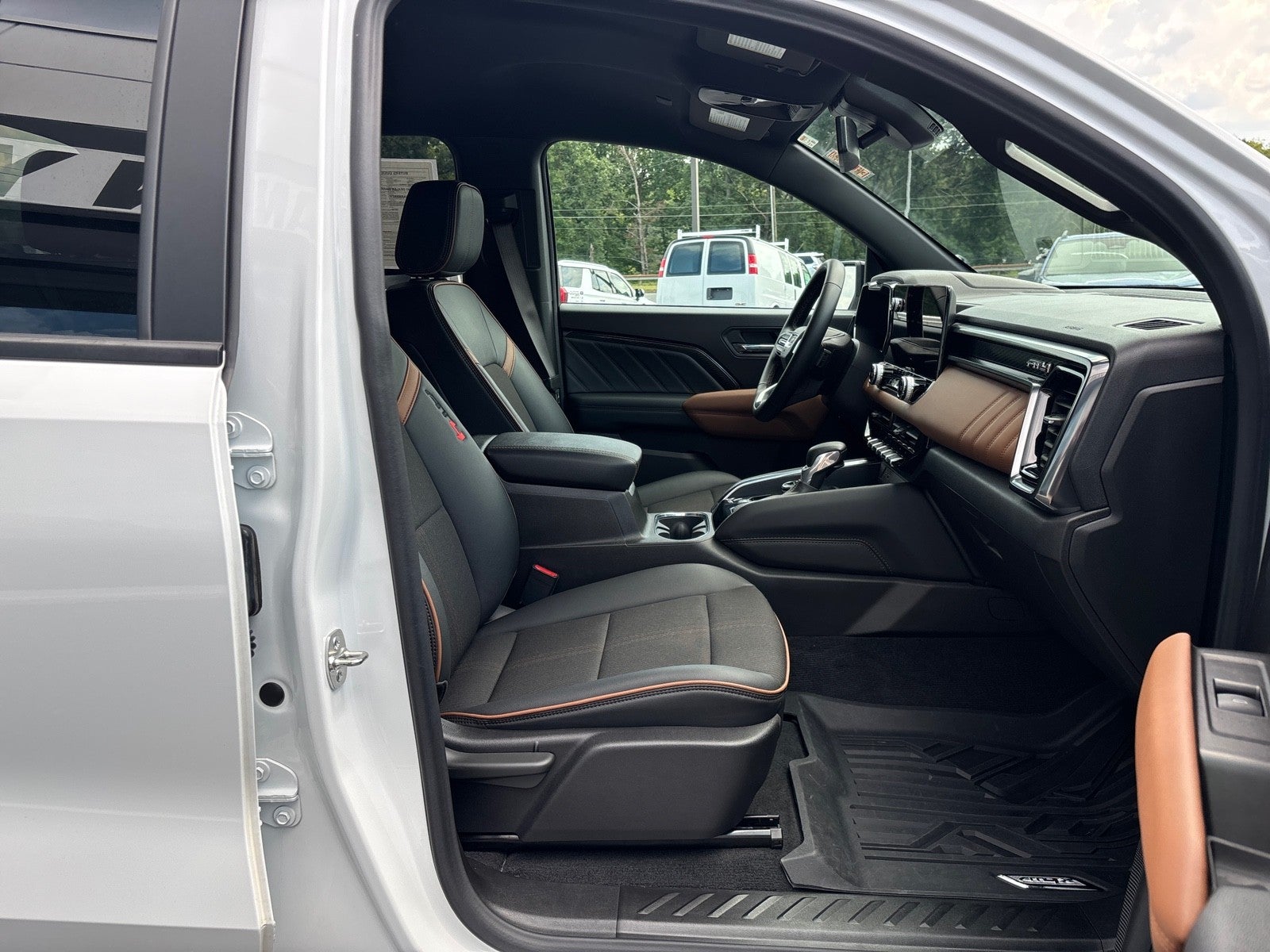 2025 GMC Canyon 4WD AT4