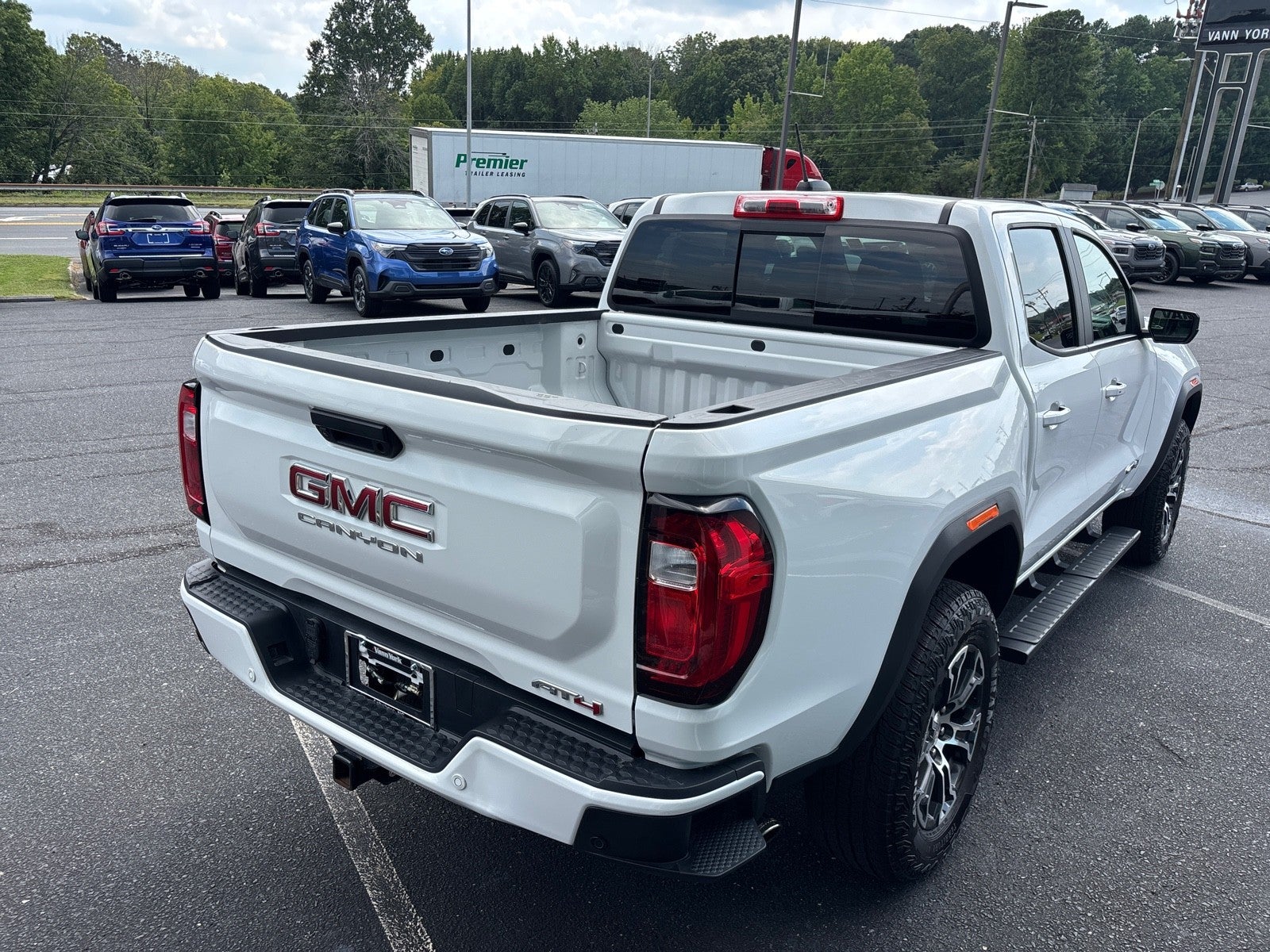 2025 GMC Canyon 4WD AT4