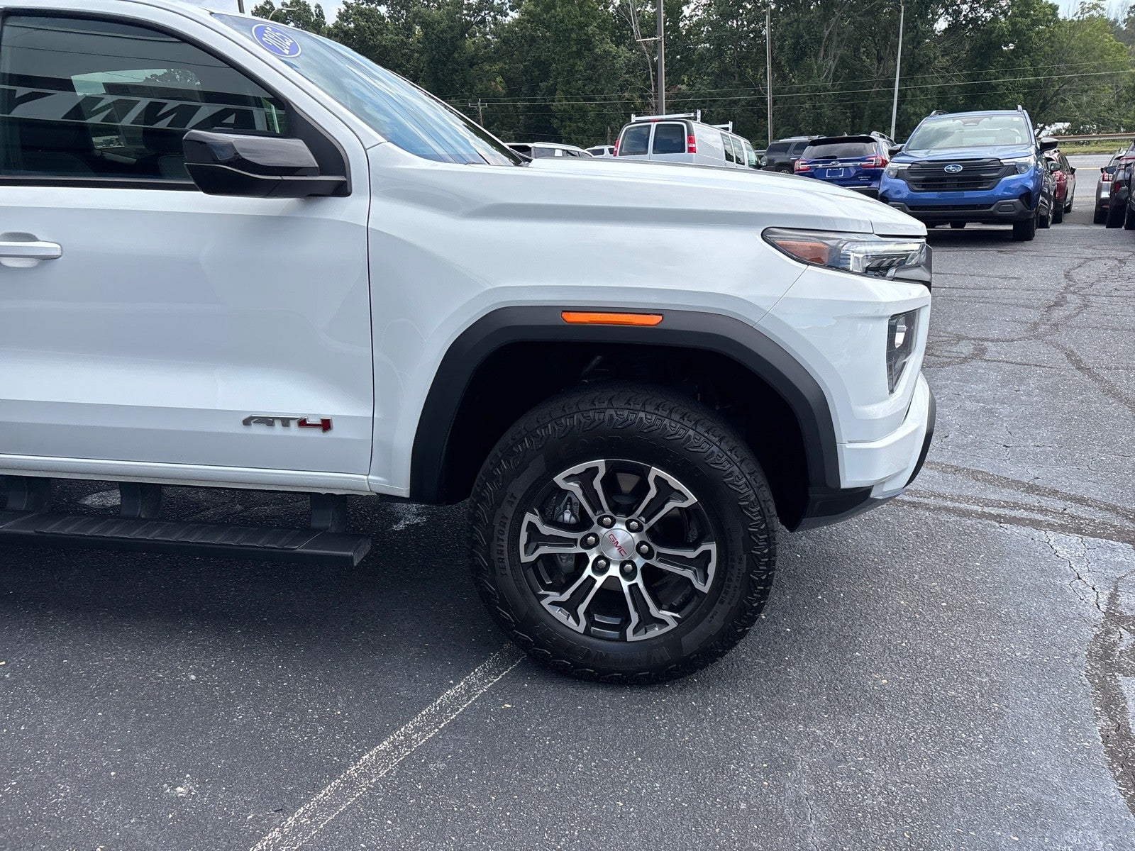 2025 GMC Canyon 4WD AT4