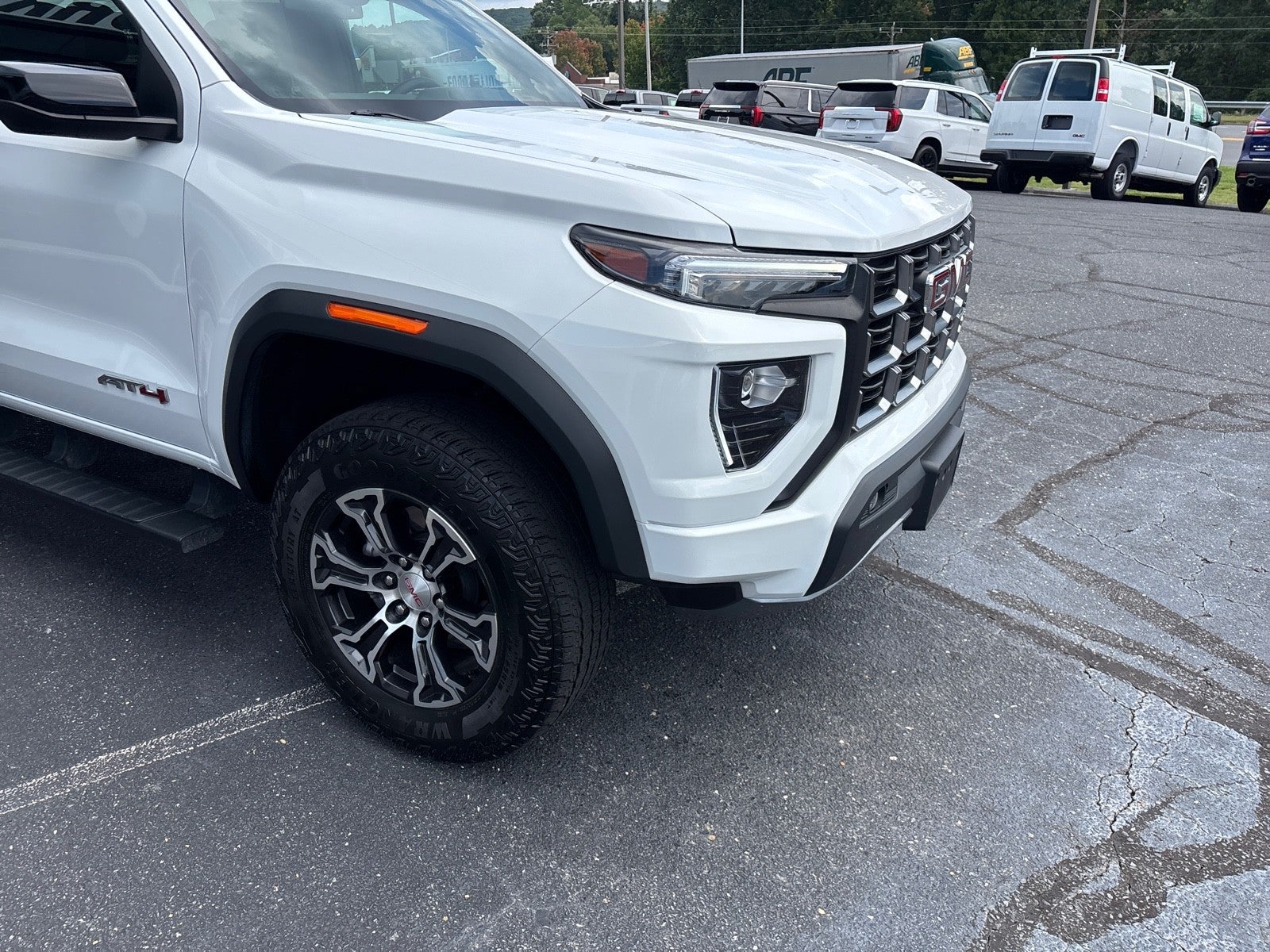 2025 GMC Canyon 4WD AT4