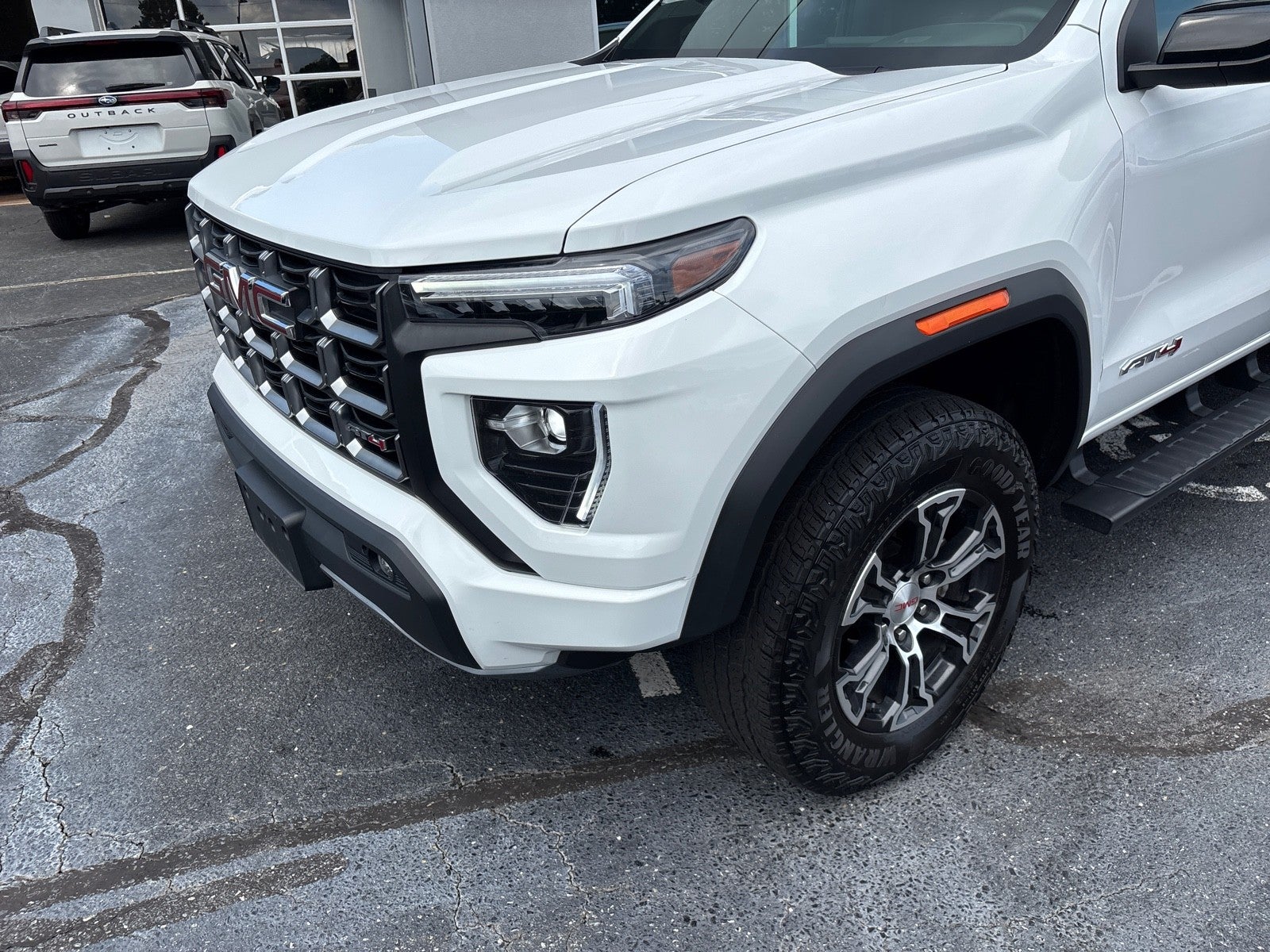 2025 GMC Canyon 4WD AT4