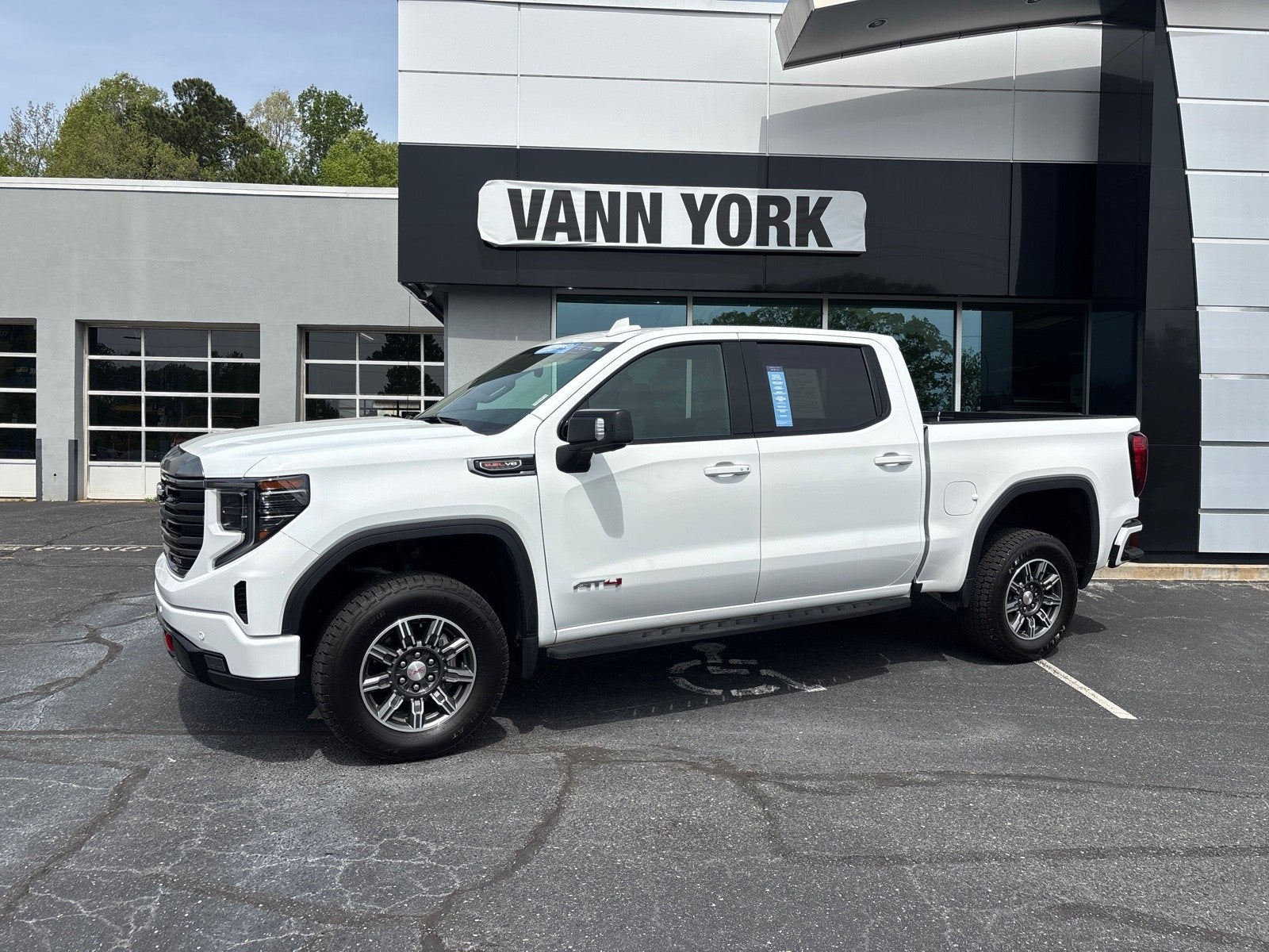 2024 GMC Sierra 1500 AT4