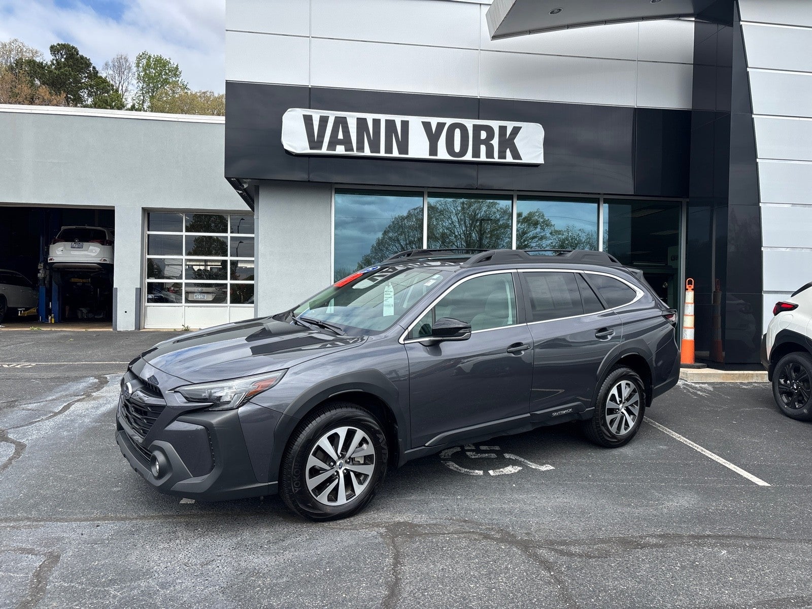 2025 Subaru Outback Premium