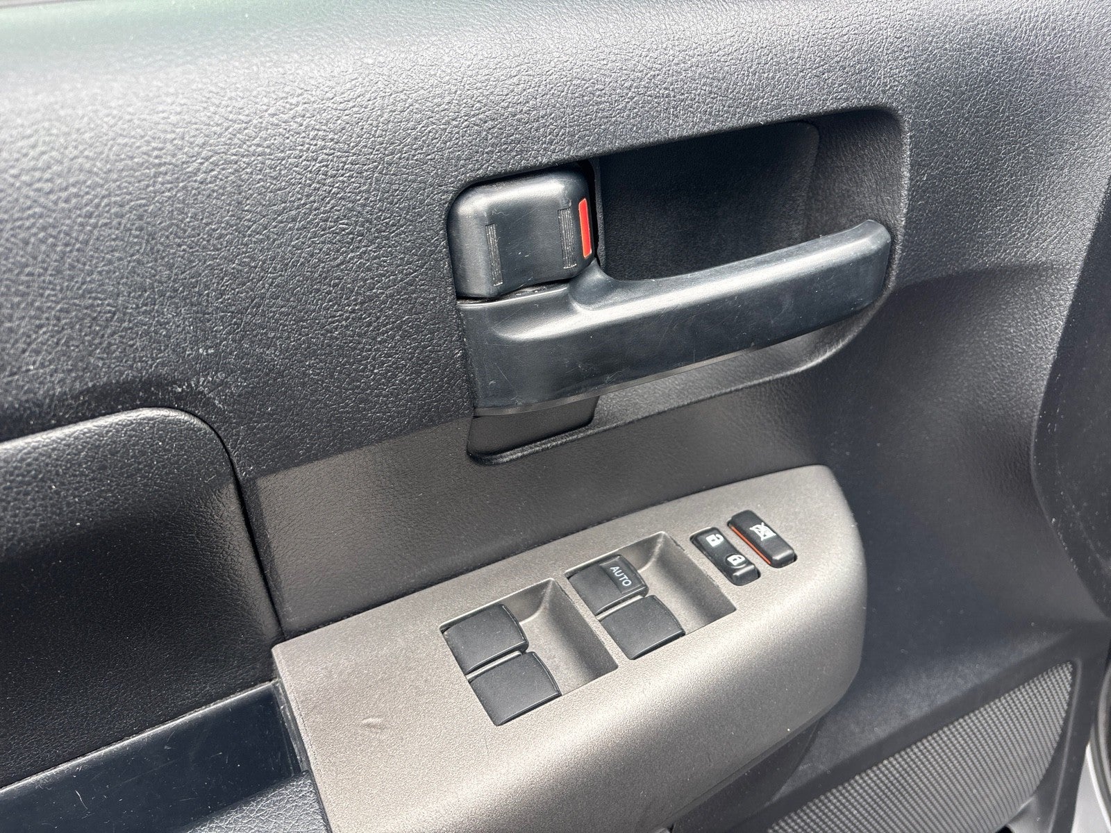 2011 Toyota Tundra 2WD Truck CrewMax 5.7L V8 6-Spd AT (Natl)