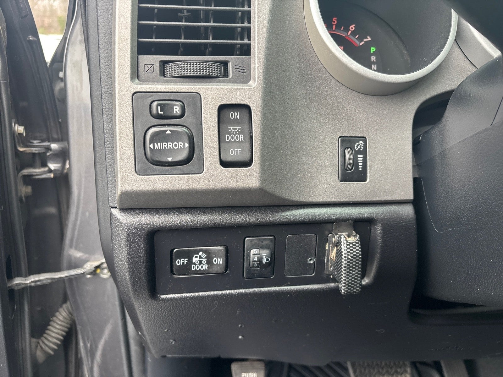 2011 Toyota Tundra 2WD Truck CrewMax 5.7L V8 6-Spd AT (Natl)