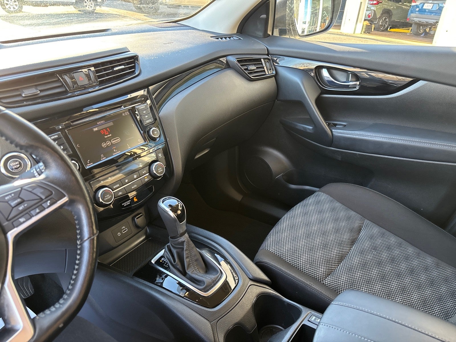 2022 Nissan Rogue Sport SV