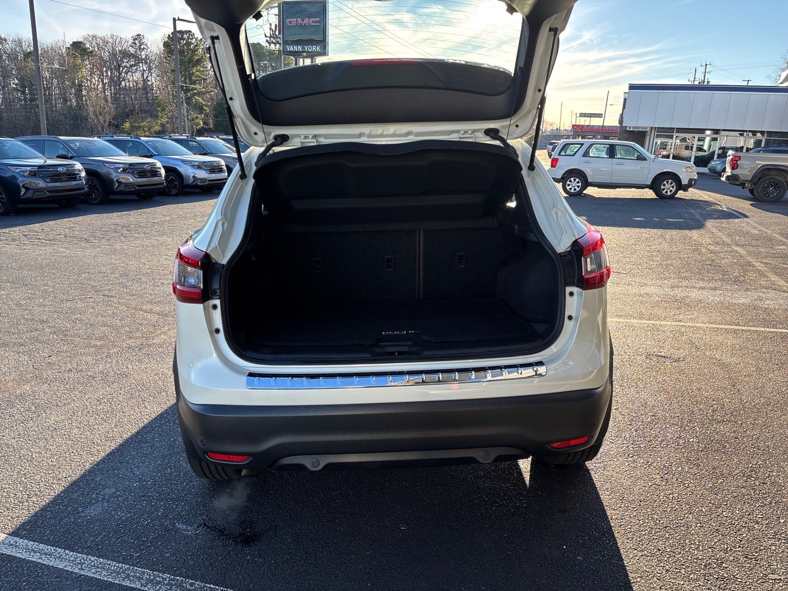 2022 Nissan Rogue Sport SV