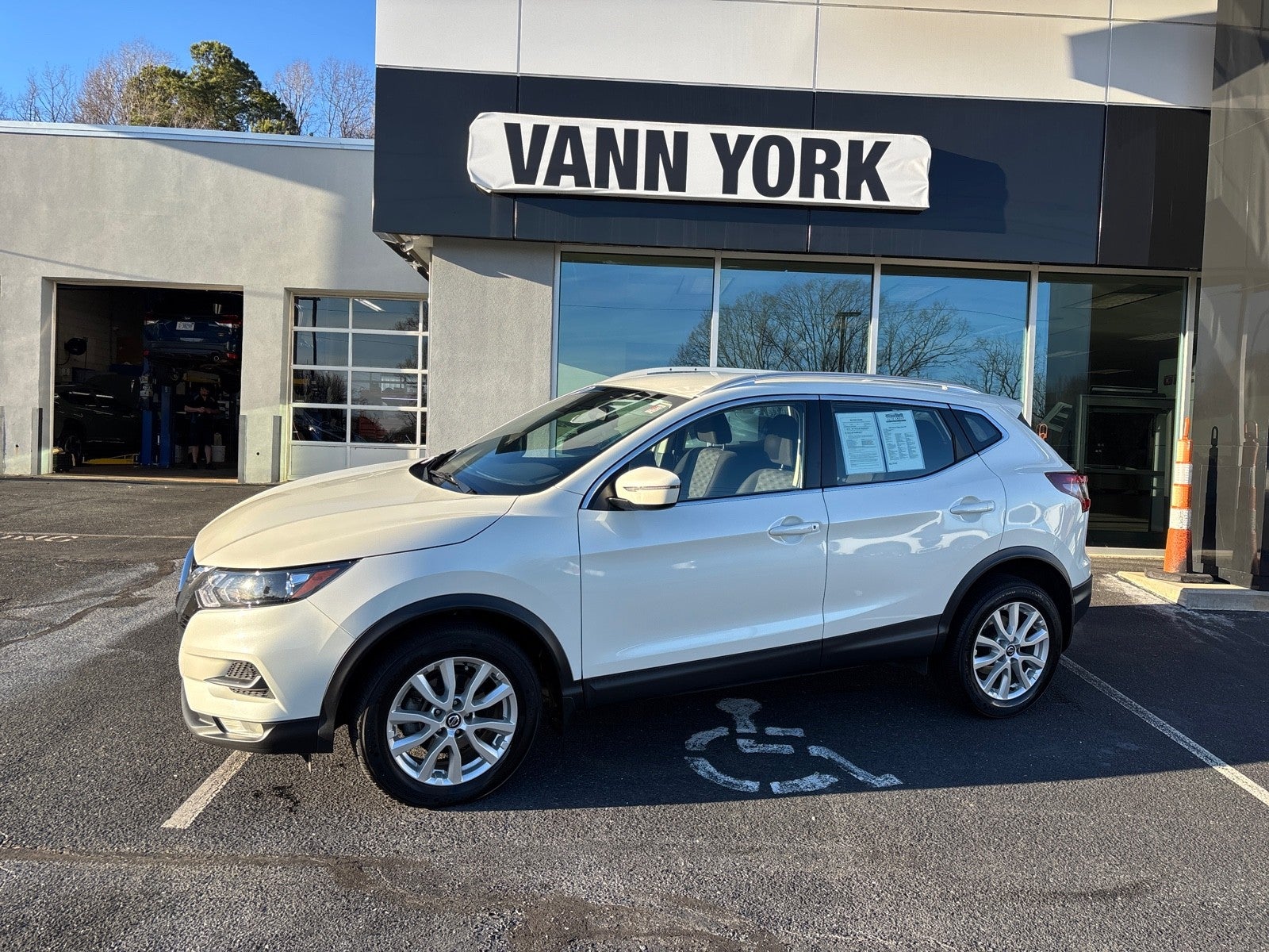 2022 Nissan Rogue Sport SV