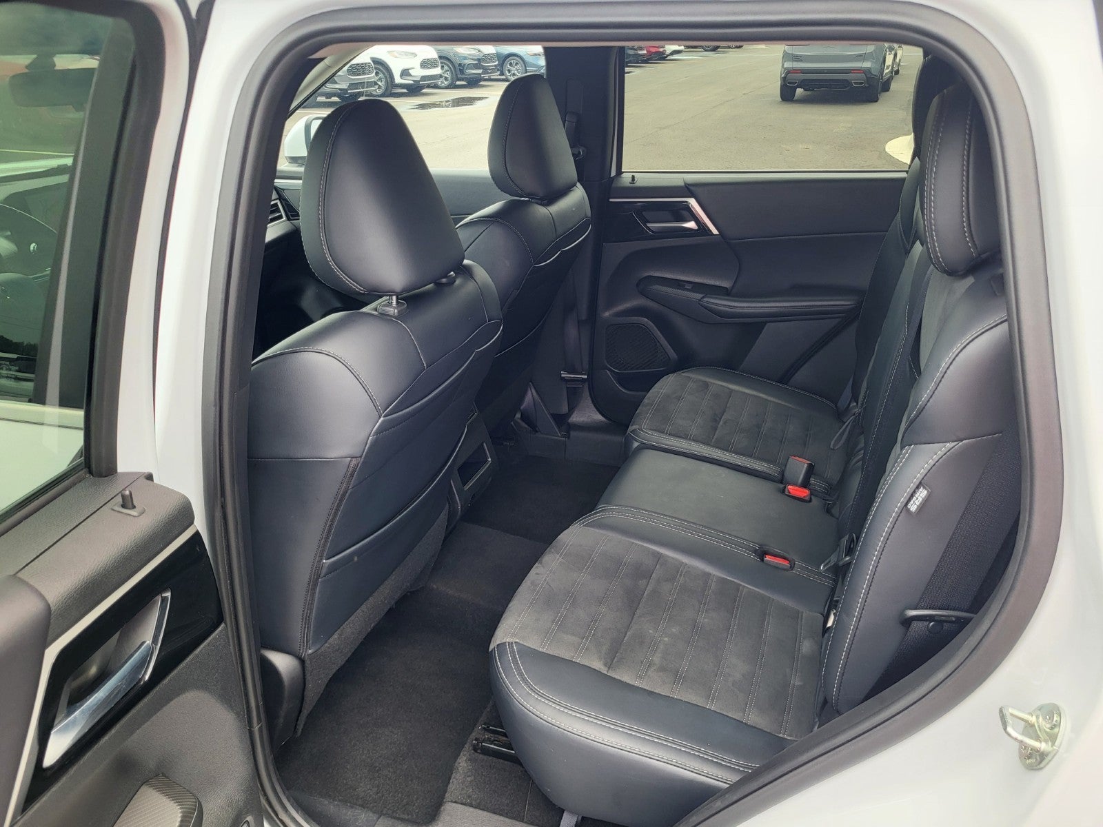 2024 Mitsubishi Outlander SE