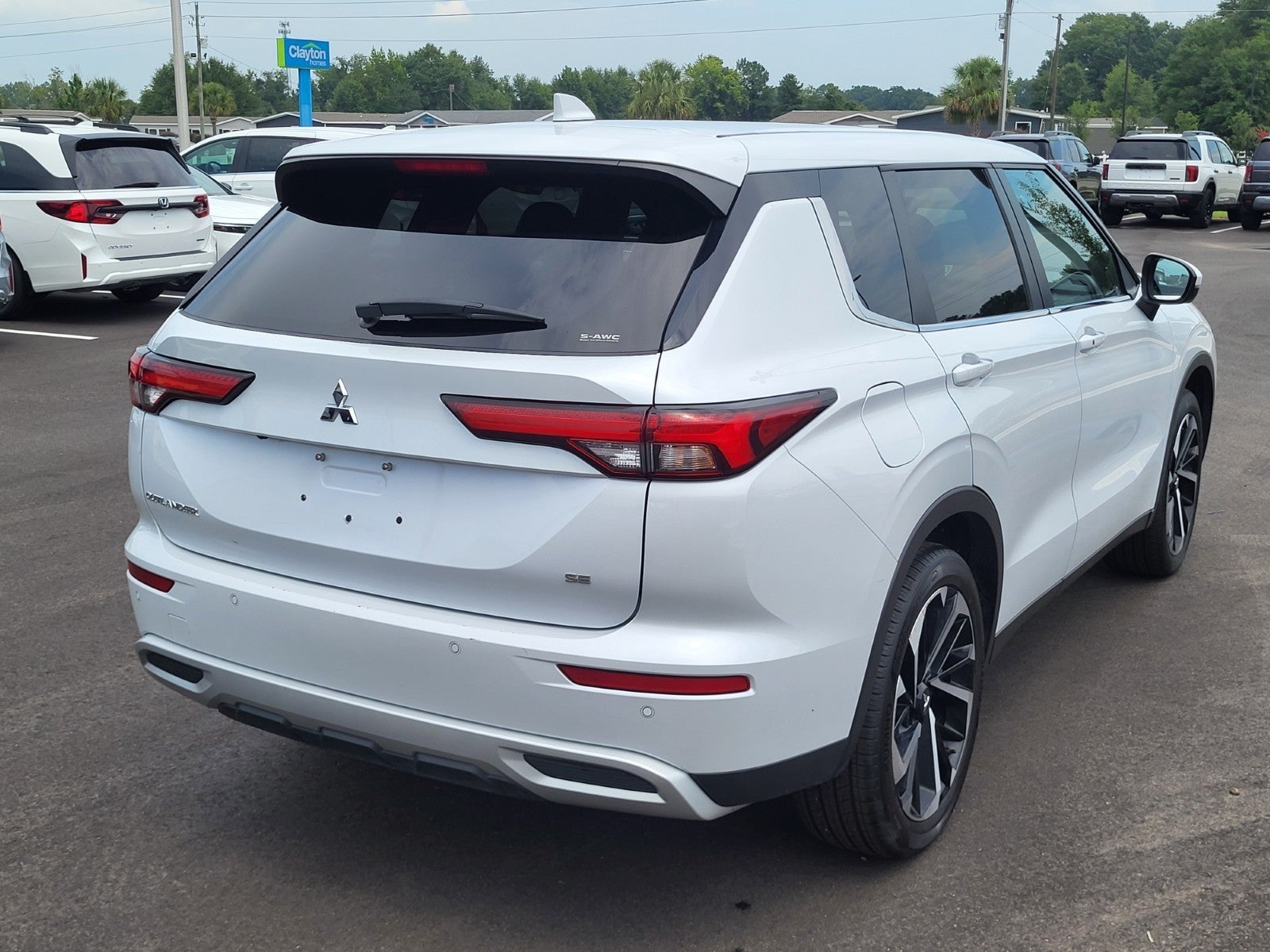 2024 Mitsubishi Outlander SE