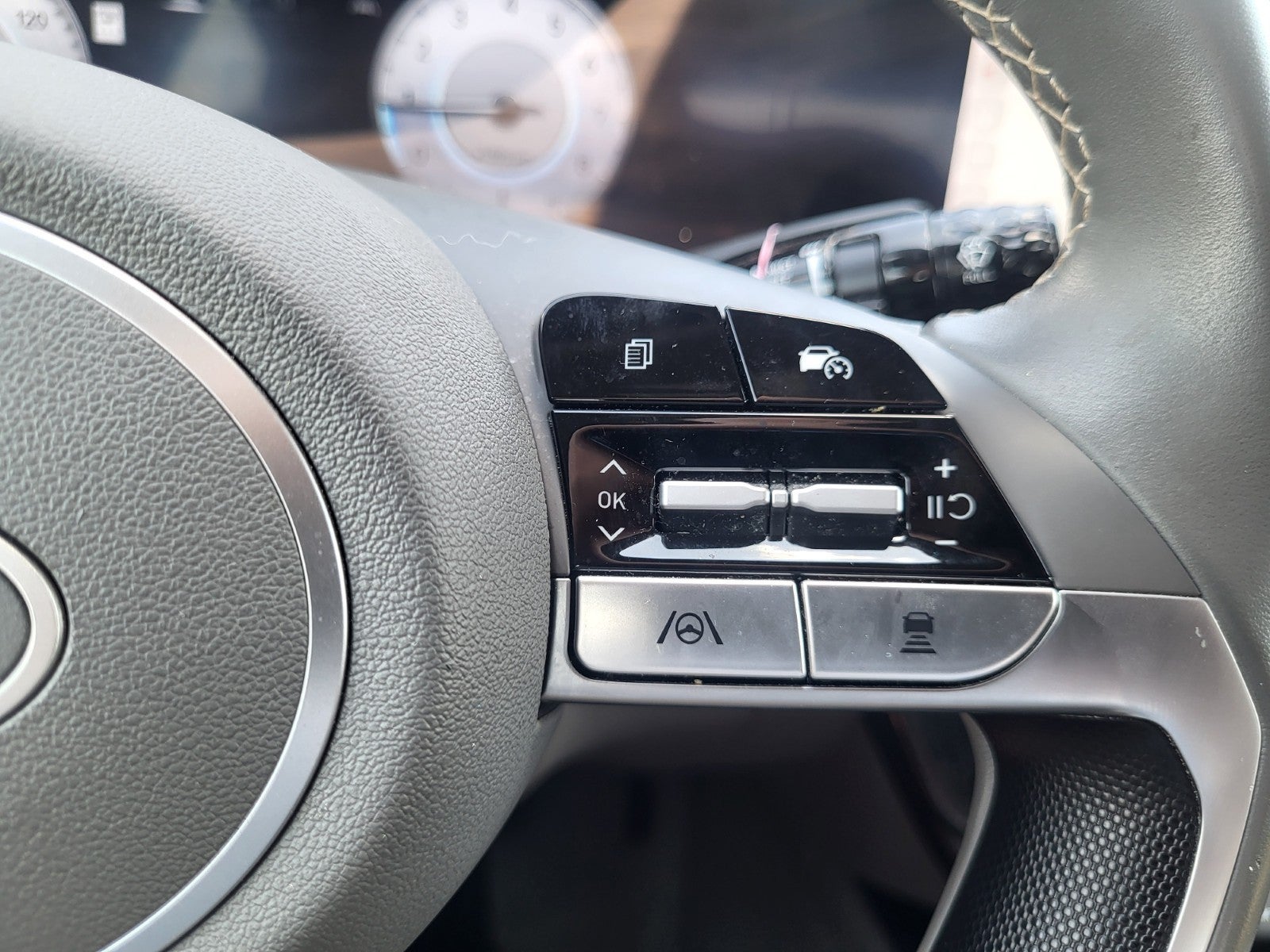 2025 Hyundai Elantra Luxury