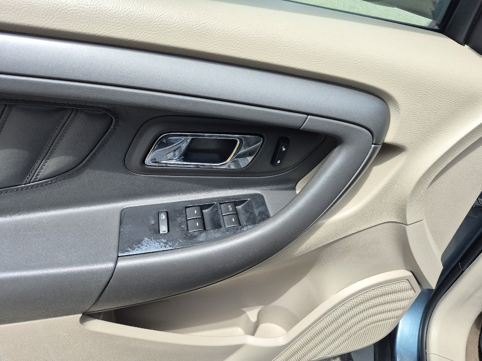 2010 Ford Taurus SEL