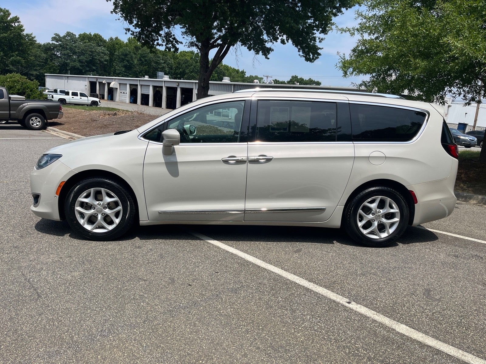 2017 Chrysler Pacifica Touring-L Plus