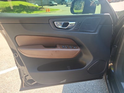 2023 Volvo XC60 Plus Bright Theme