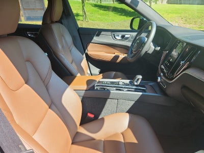 2023 Volvo XC60 Plus Bright Theme