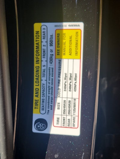 2023 Volvo XC60 Plus Bright Theme