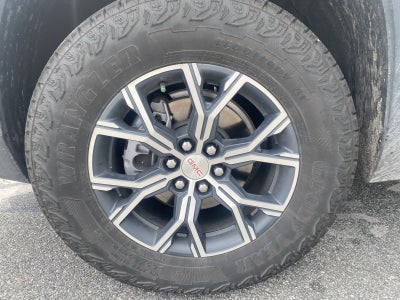 2025 GMC Acadia AWD AT4