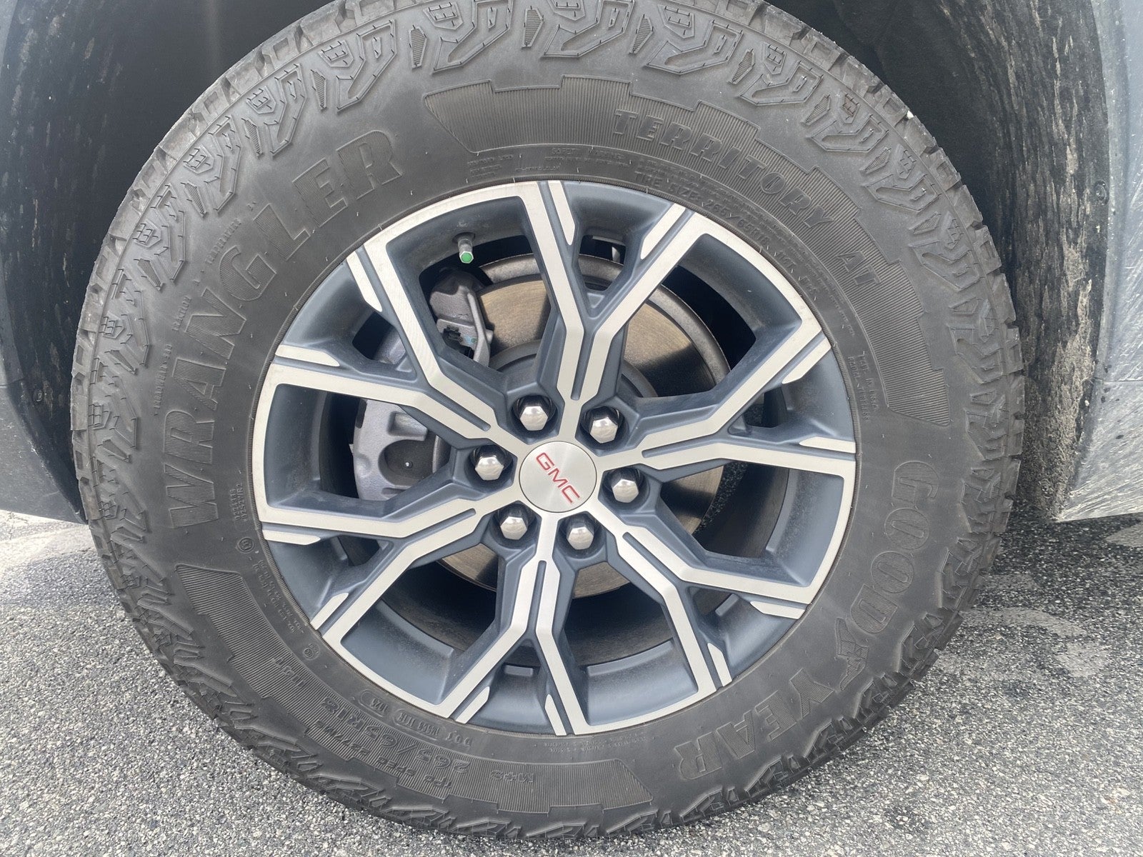 2025 GMC Acadia AWD AT4
