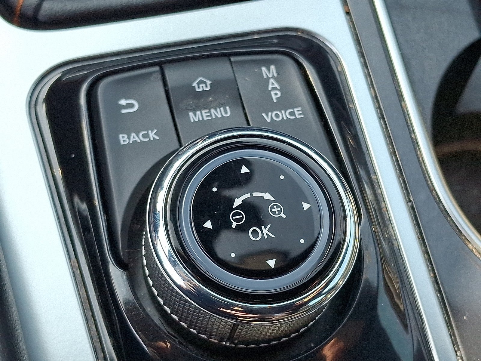 2023 Nissan Maxima SR