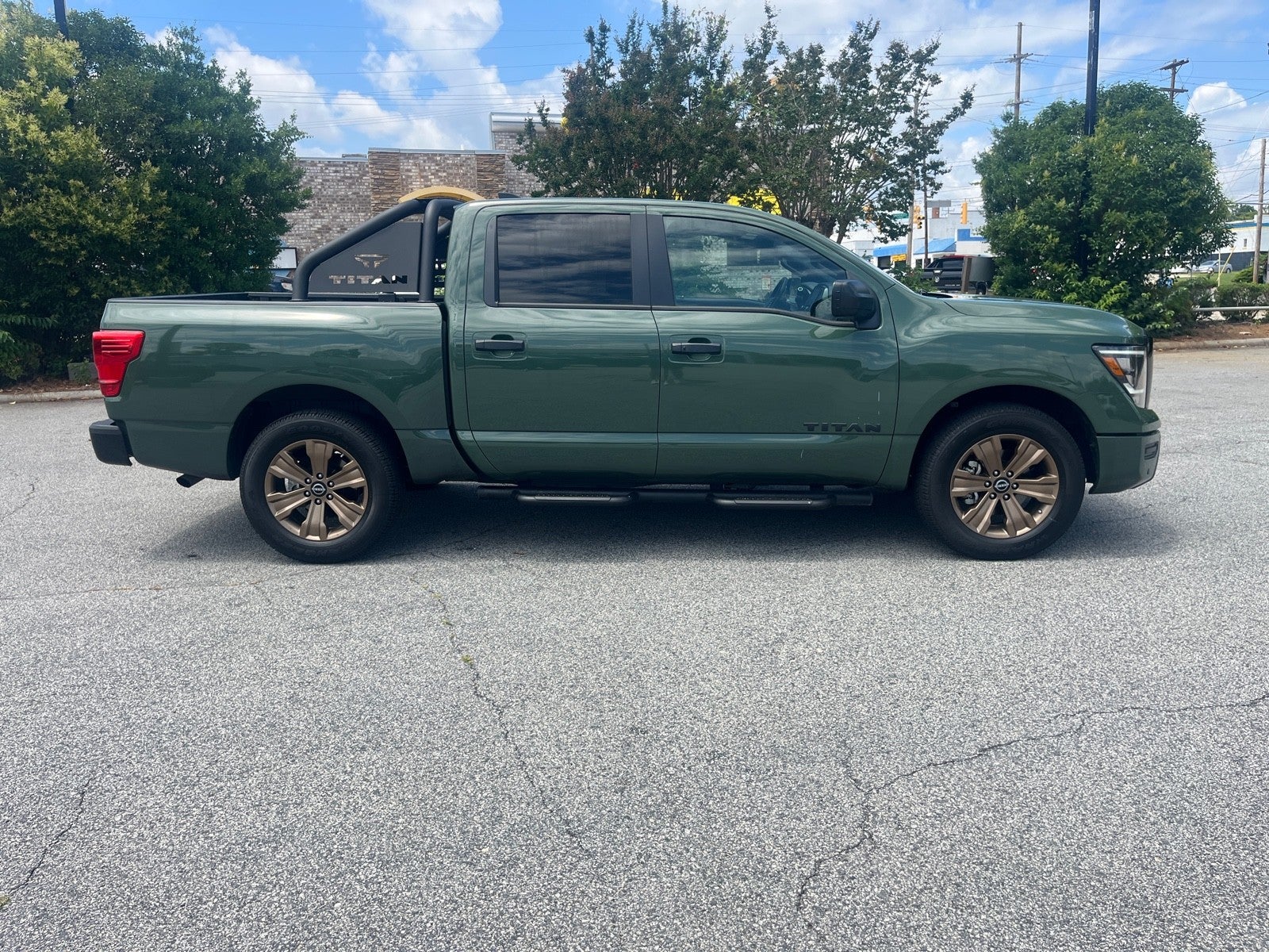 2024 Nissan Titan SV