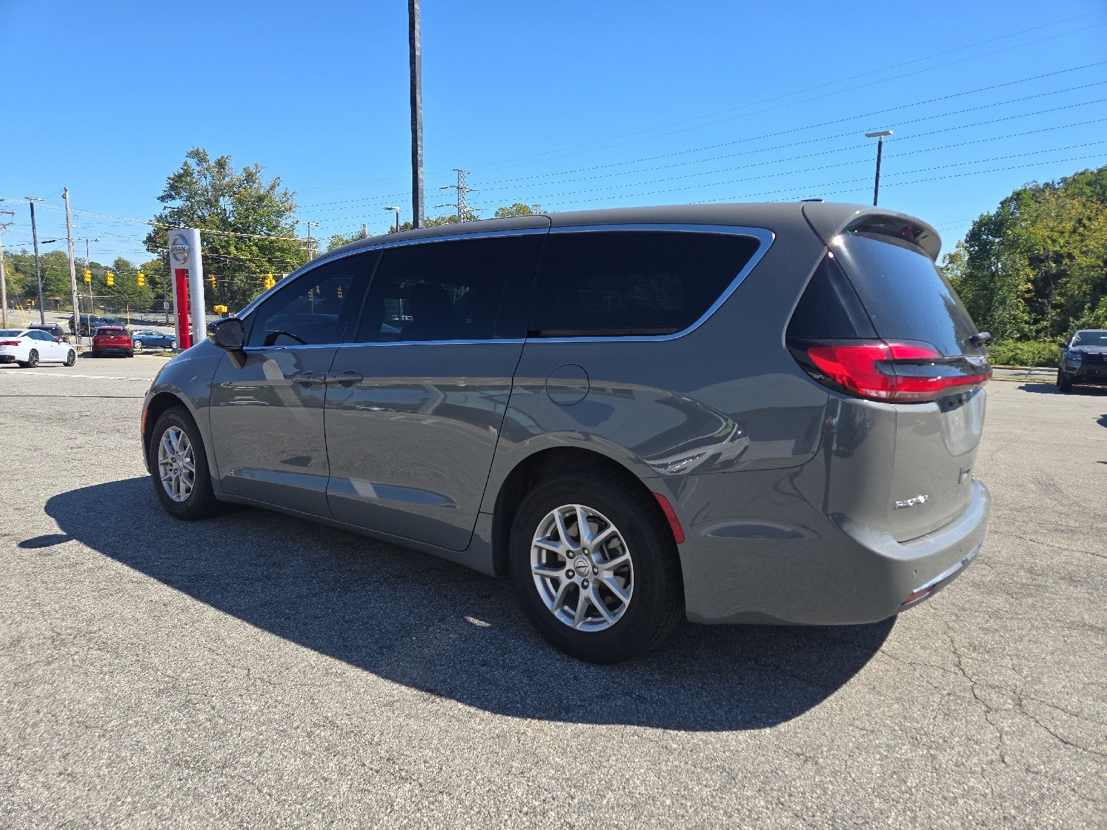 2025 Chrysler Pacifica Select