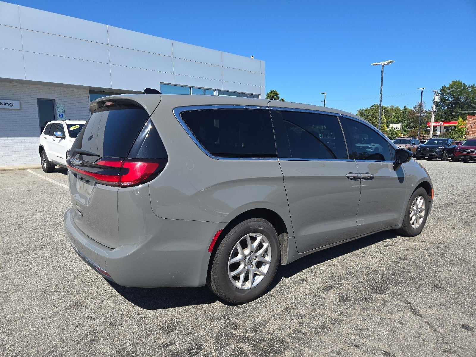 2025 Chrysler Pacifica Select