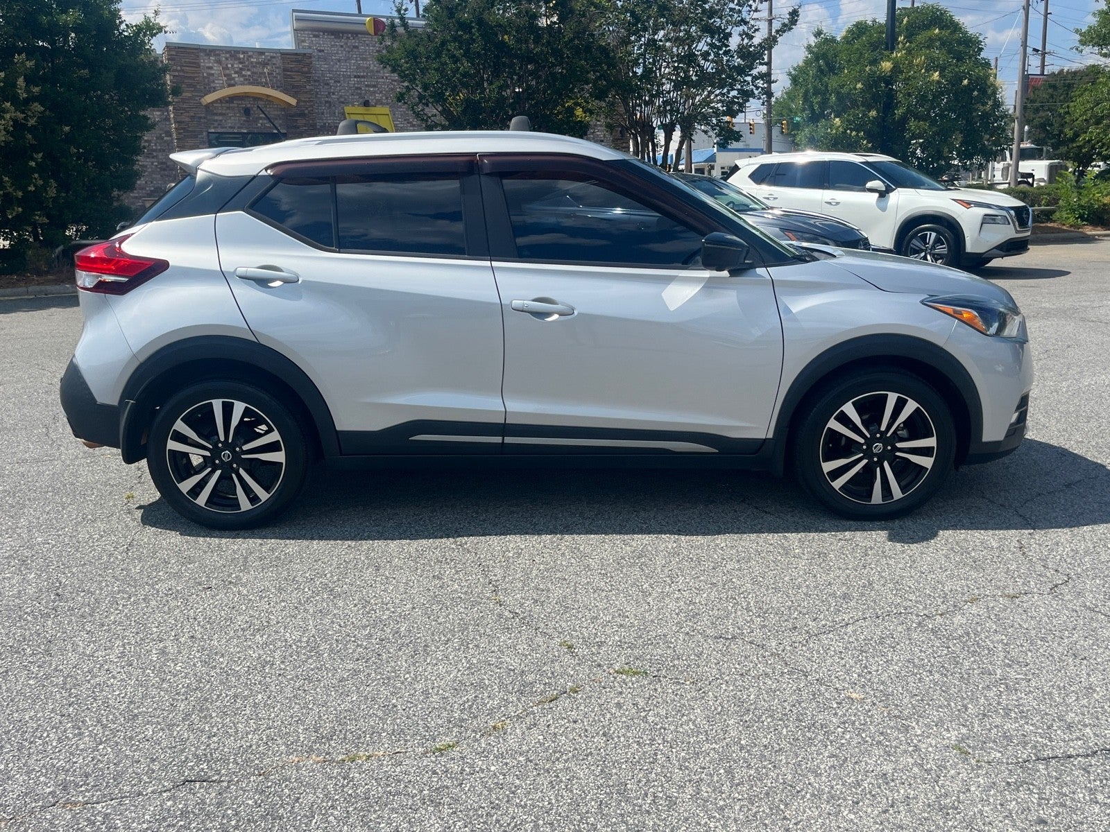2020 Nissan Kicks SR