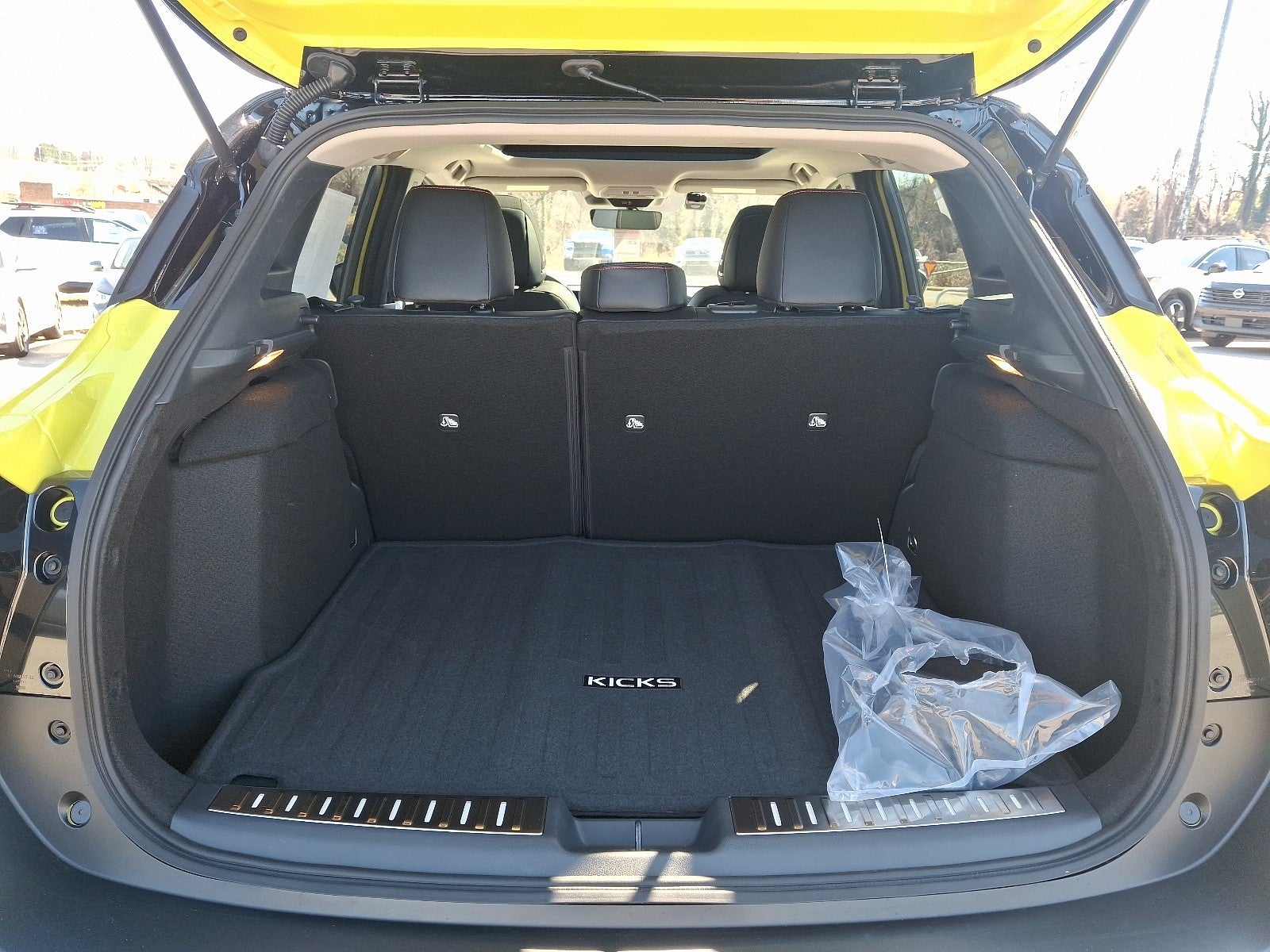 2025 Nissan Kicks SR