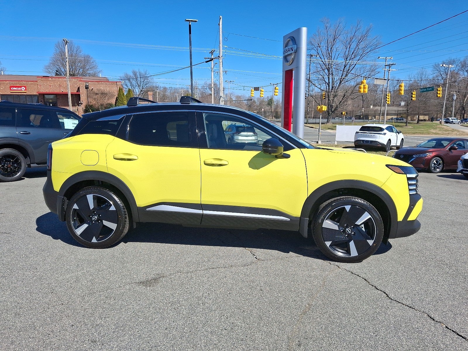 2025 Nissan Kicks SR