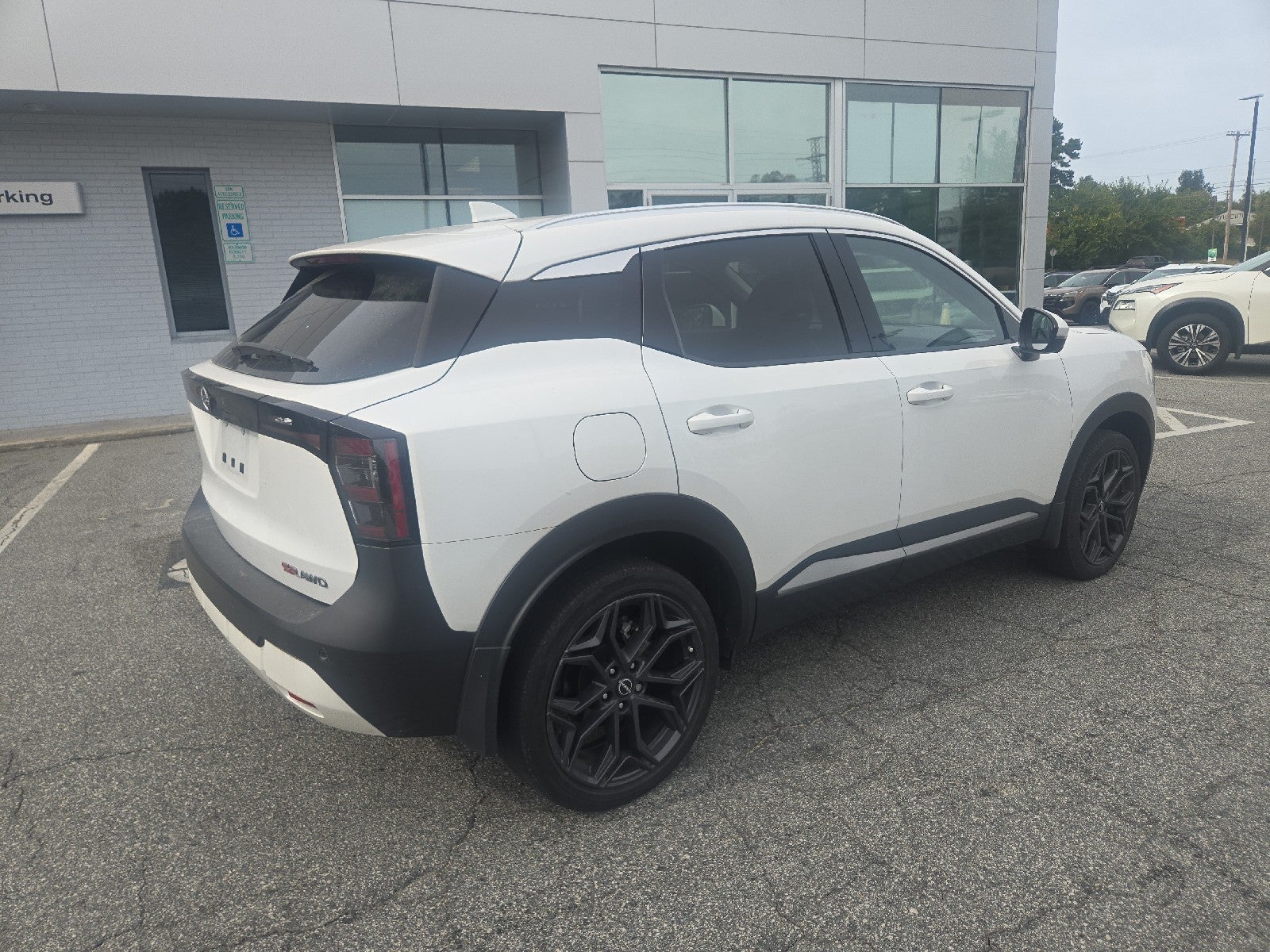 2025 Nissan Kicks SR