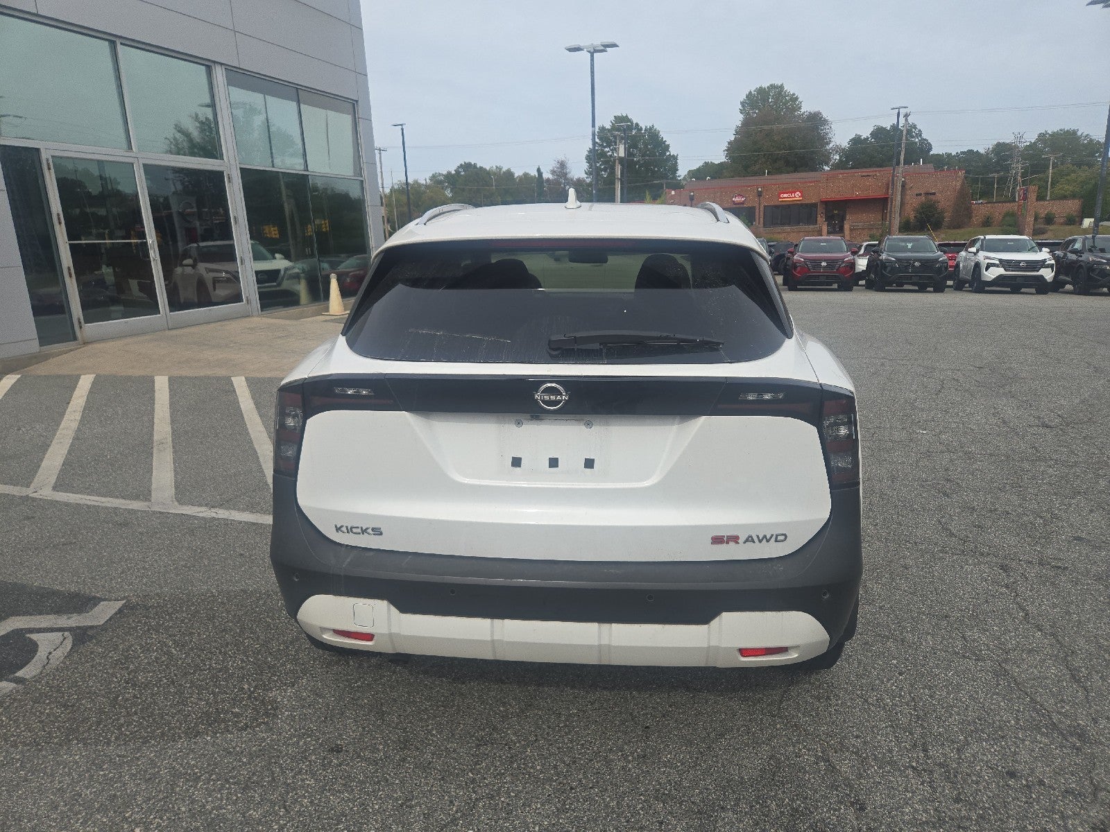 2025 Nissan Kicks SR
