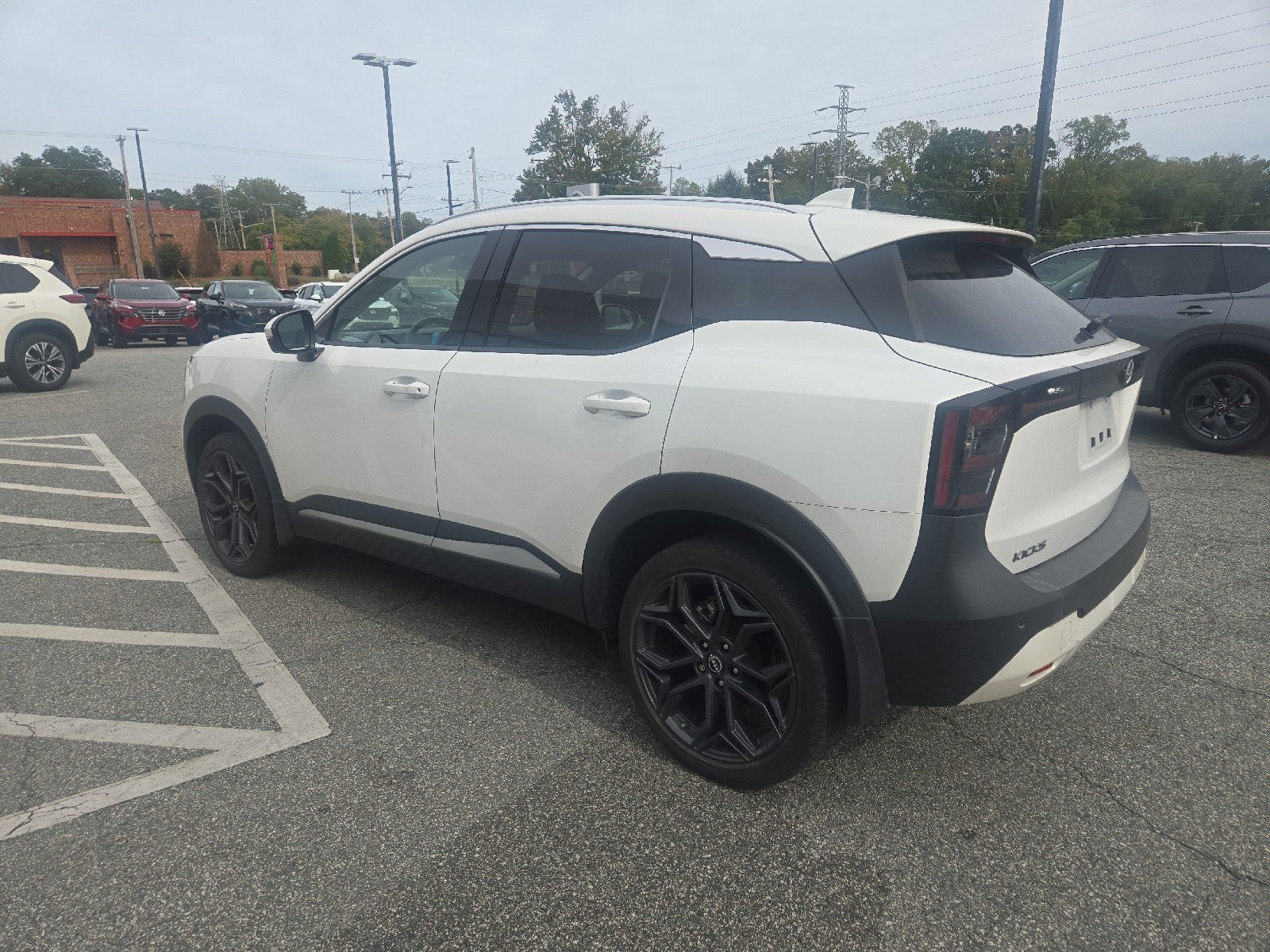2025 Nissan Kicks SR